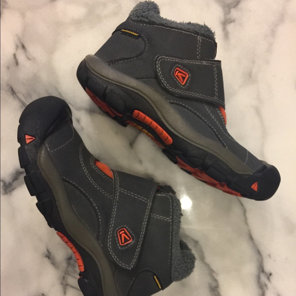 *SOLD* Keen Kootenay Boots Kids Size 1 grey.